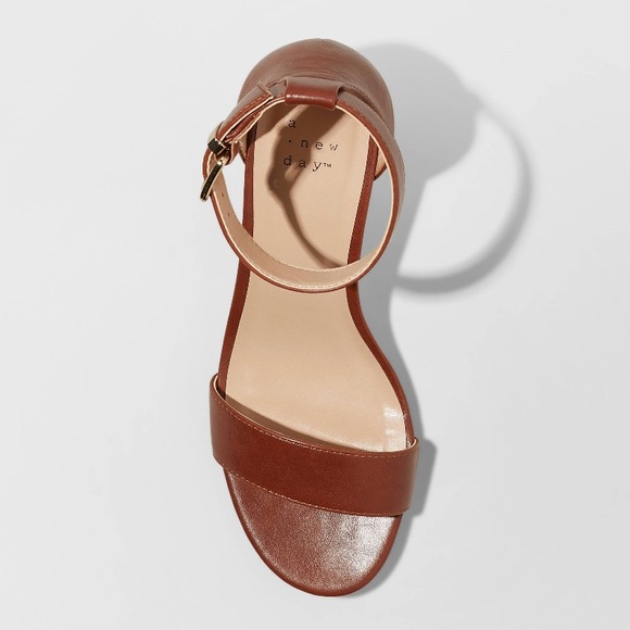 🔥 Faux Leather Mid Block Heel Sandal Pumps - Picture 2 of 3